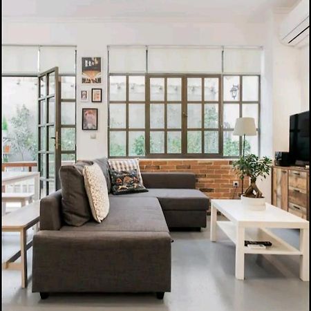 Fashionable Base In Central Athens In The Old Tailor Factory Exterior foto