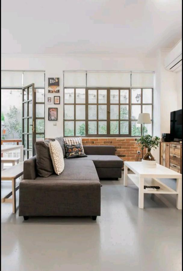 Fashionable Base In Central Athens In The Old Tailor Factory Exterior foto