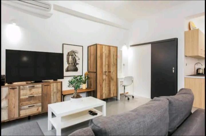 Fashionable Base In Central Athens In The Old Tailor Factory Exterior foto